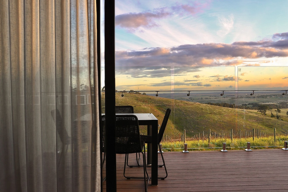 Luxury Studio Suite, 1 King Bed, Valley View