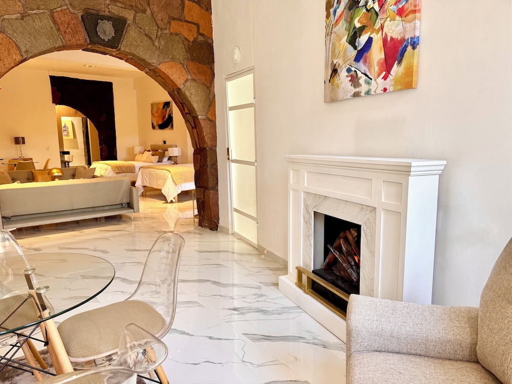 Family Studio Suite, Multiple Beds, Shower Grab Bars