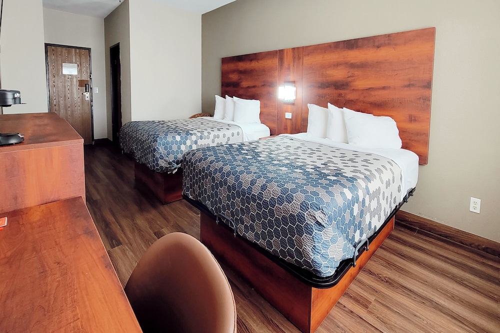 Standard Room, 2 Queen Beds, Non Smoking - Photo 3