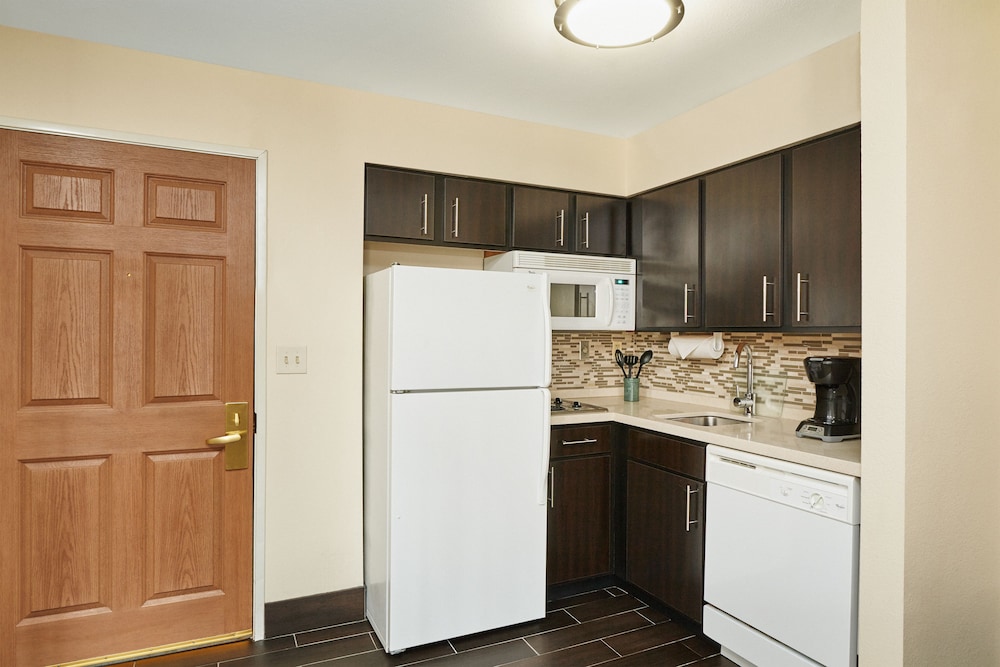 Suite, 2 Bedrooms, Kitchen (2 Bathrooms) - Photo 3