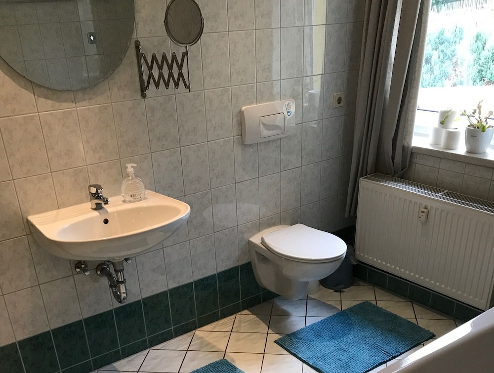 Twin Room, Shared Bathroom - Photo 6