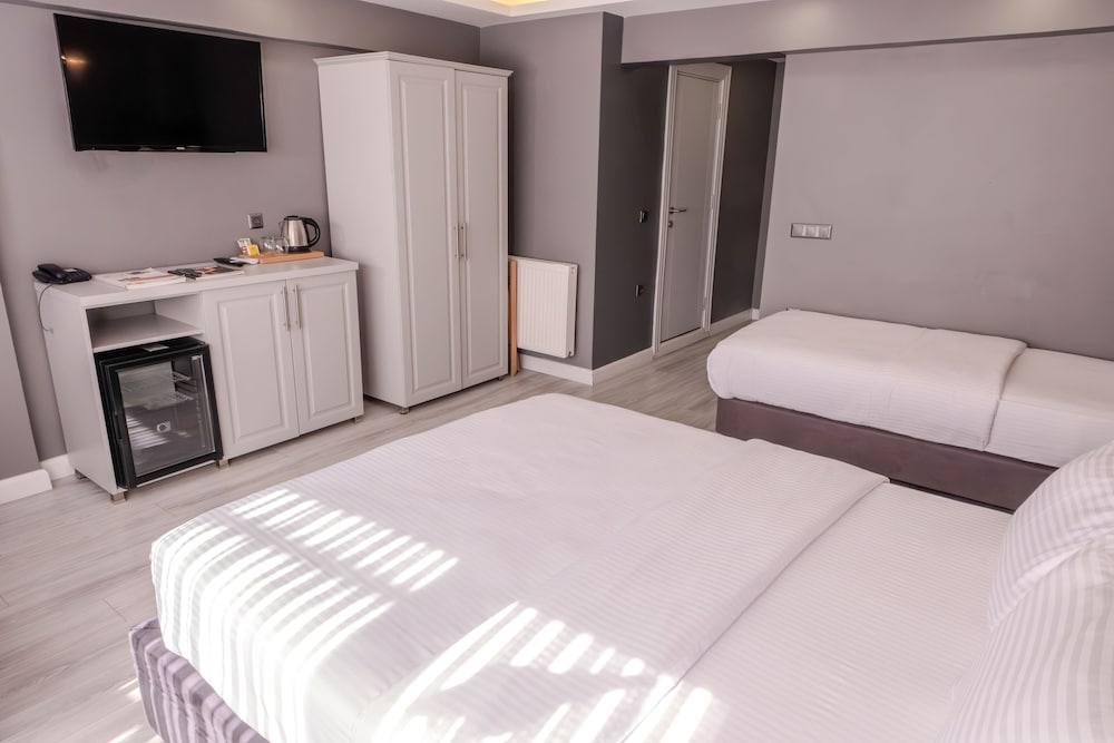 Standard Triple Room photo 2