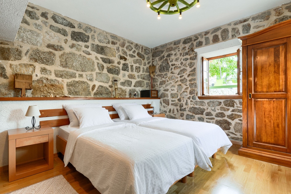 House, 1 Bedroom, Balcony, Garden View