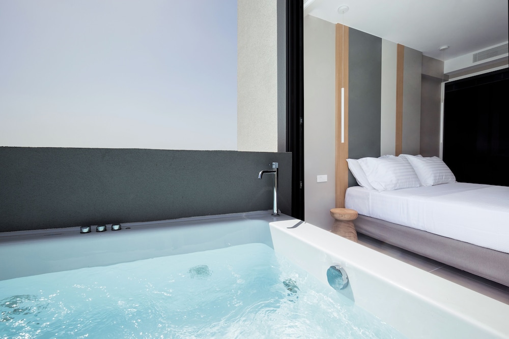 Noemie Luxury Suite 106 photo 3