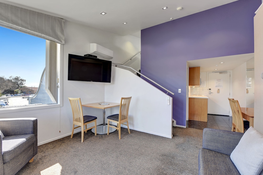 Riverfront First Floor Mezzanine Suite