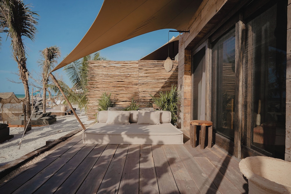 Suite, Oceanfront - Photo 4