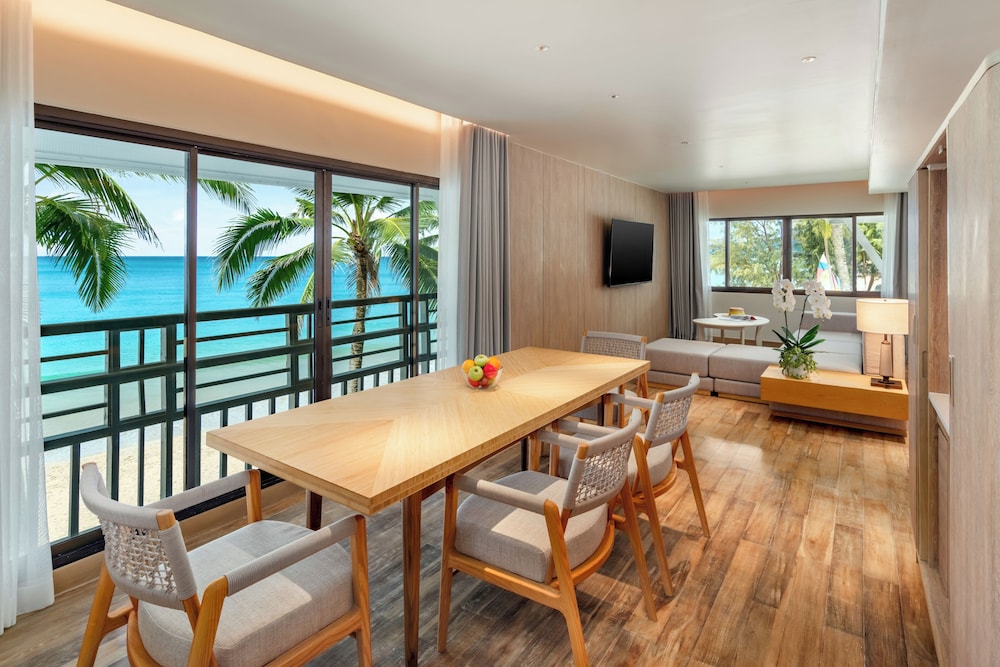 Suite, 1 King Bed, Oceanfront