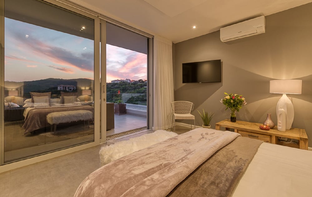 Classic Room, 1 Queen Bed, Balcony, Ocean View - Photo 1