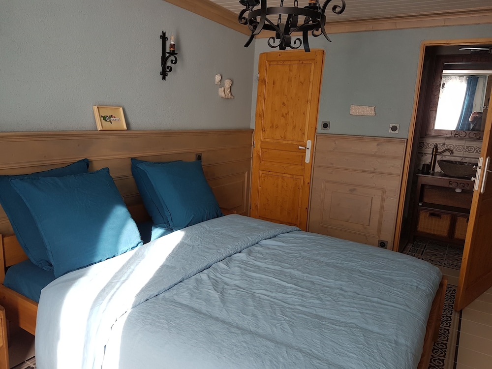 Basic Double Room (Chambre Perceval) photo 1