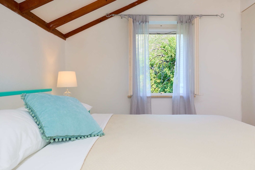 House (2 Bedrooms)