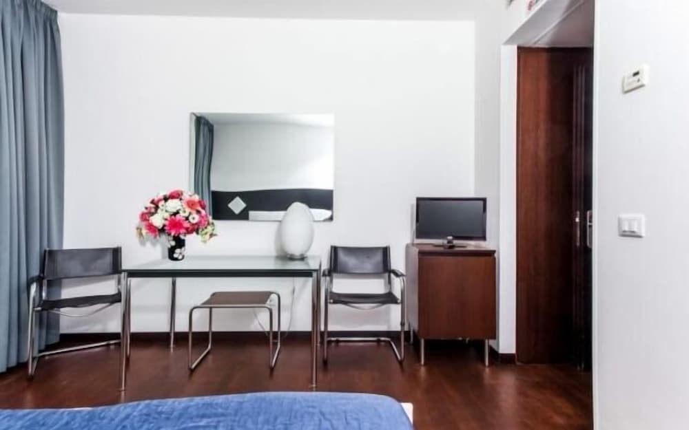 Double or Twin Room - Photo 4