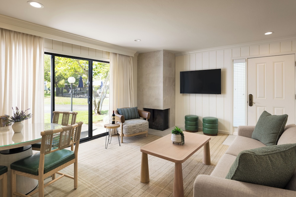 Premium Suite, 1 King Bed with Sofa bed (Premium Accessible Mansion 1 Bedroom) - Photo 1