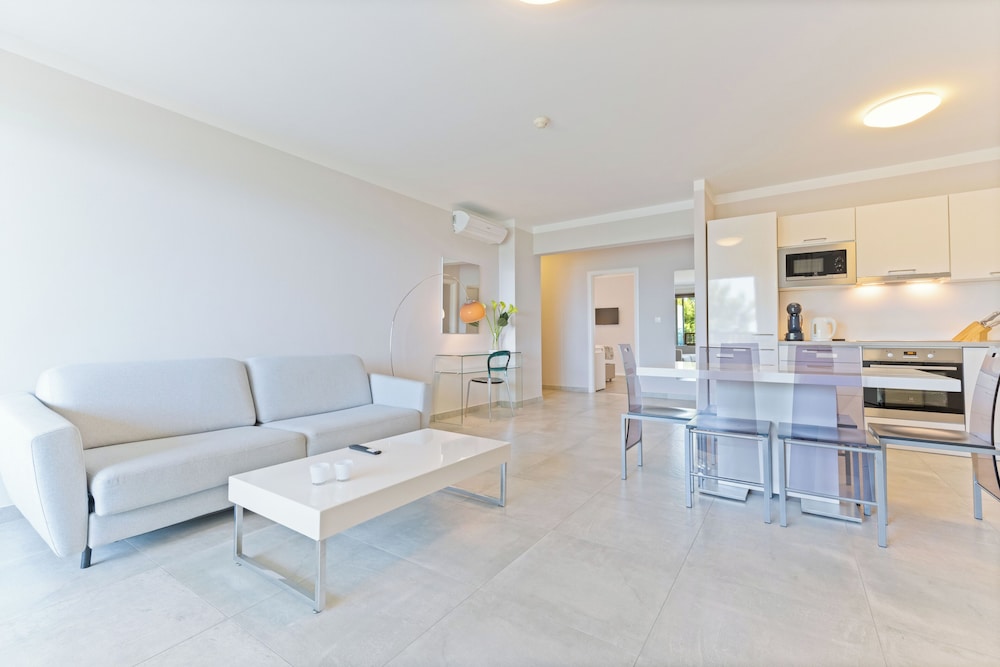 Apartment, 2 Bedrooms, Sea View photo 1