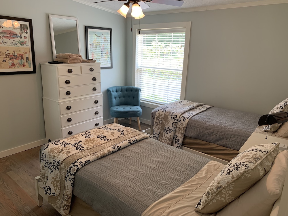 Deluxe Cottage, 3 Bedrooms, Jetted Tub (Creekside) - Pets Allowed
