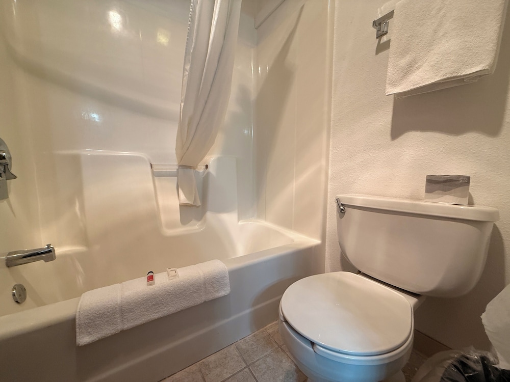 Westwood Inn & Suites Kimball I 90, Photo 5