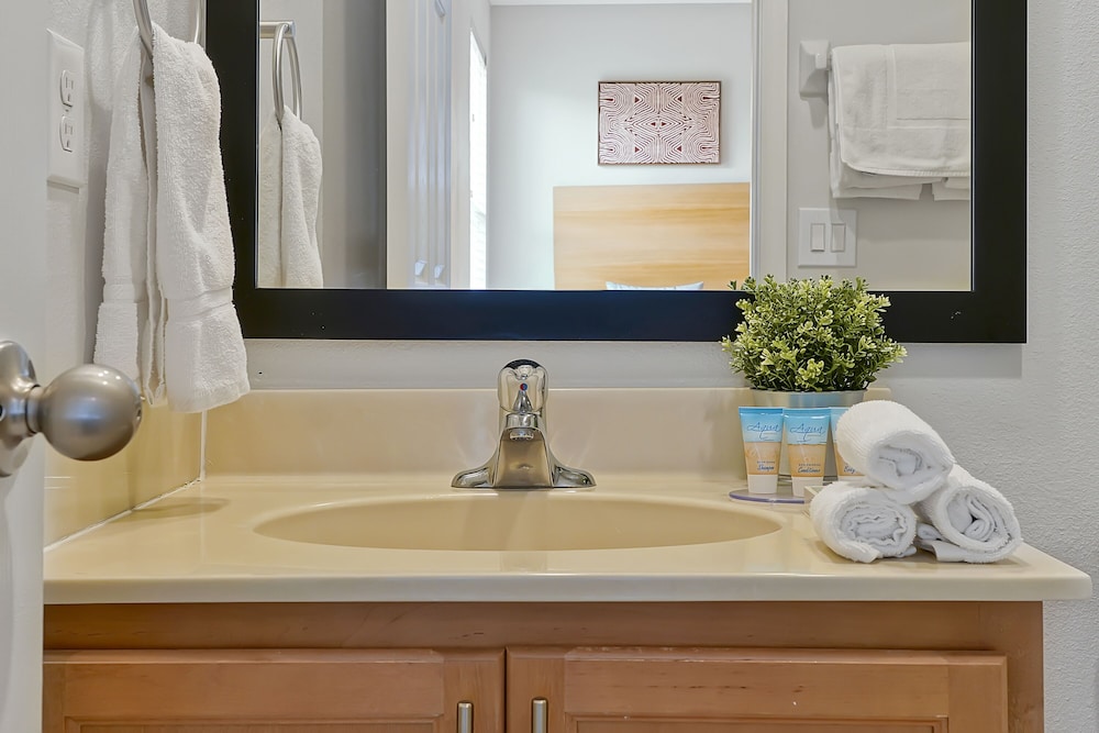 Standard Townhome, 2 Bedrooms, Hot Tub - Photo 3