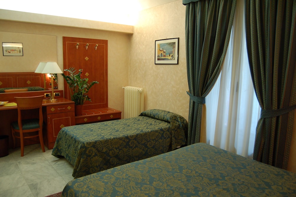 Standard Triple Room, 1 Bedroom - Photo 3