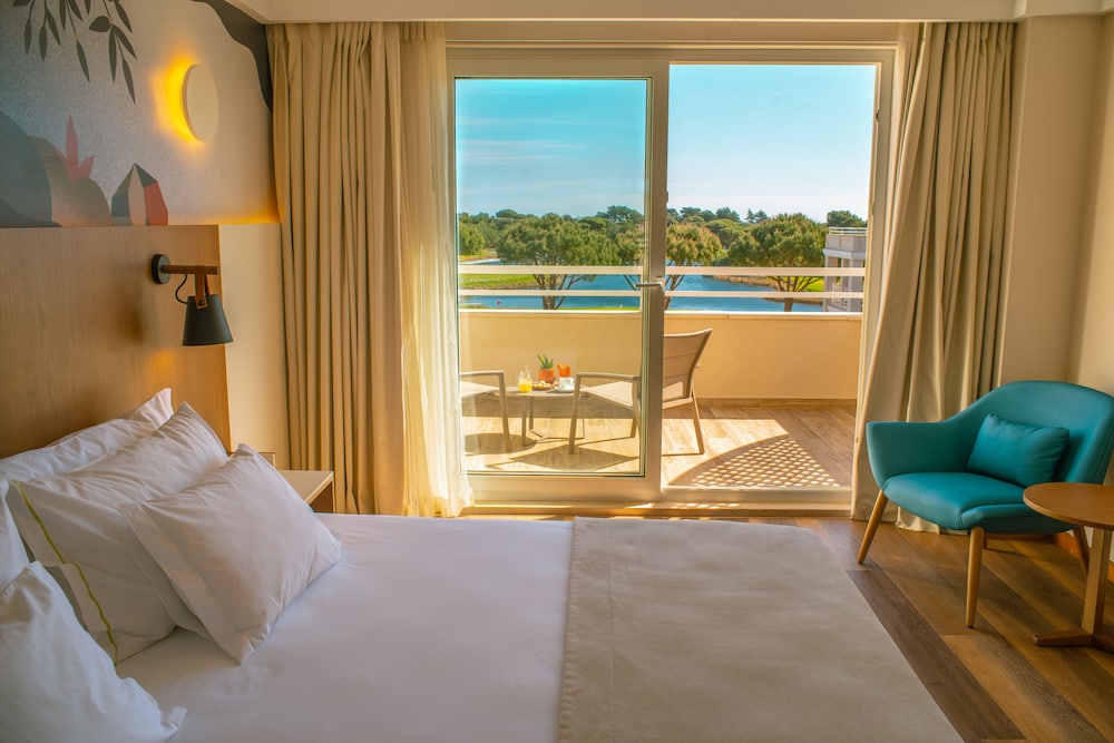 Premier Room, Balcony, Golf View - Photo 1