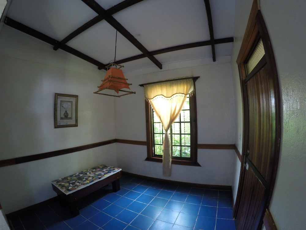 Junior Room, 1 King Bed, Garden View, Beachfront