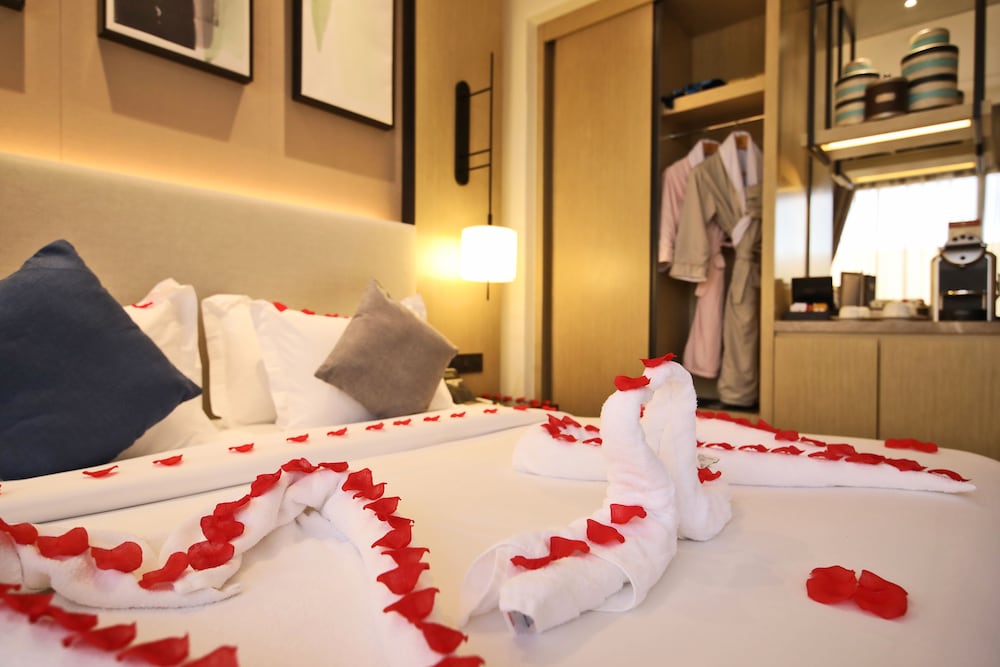 Standard Double Room thumbnail 6