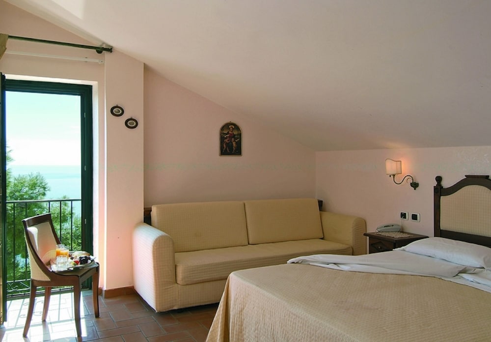 Classic Triple Room, Sea View, Tower