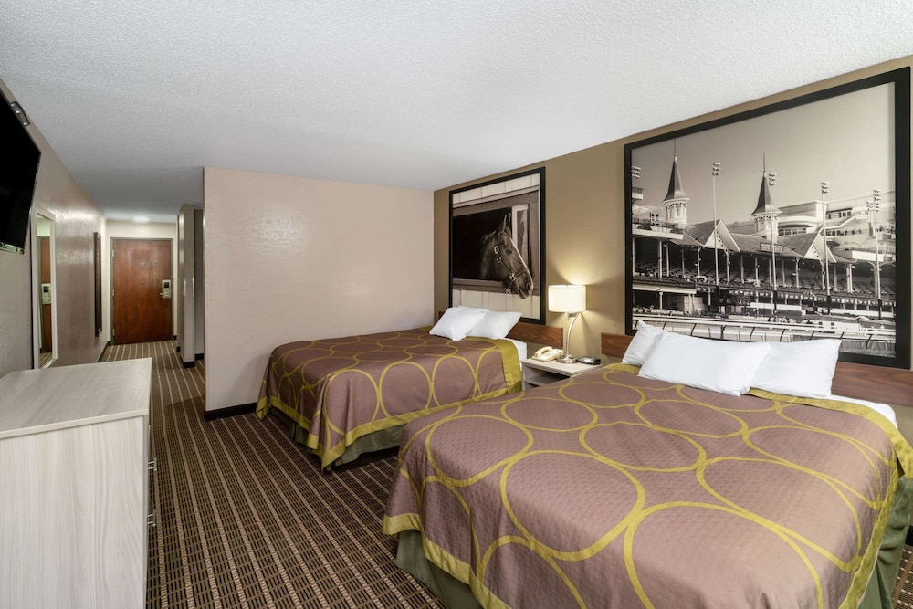 Suite, 2 Queen Beds - Photo 2