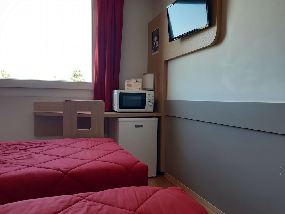 Room, 3 Twin Beds (Essentiel Plus) - Photo 7