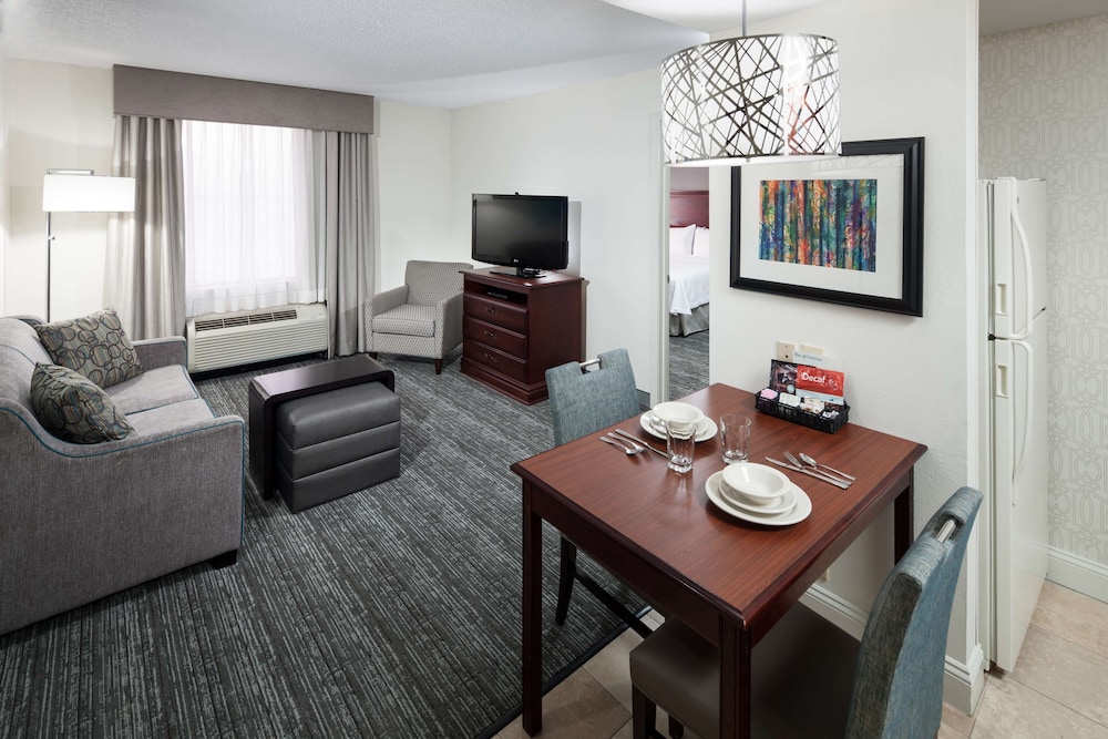 Suite, 1 King Bed, Accessible, Bathtub