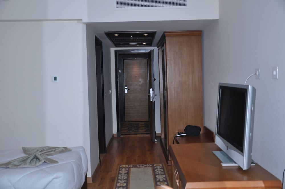 Standard Single Room thumbnail 5