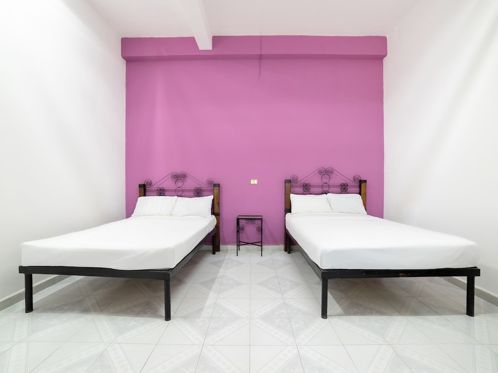 Standard Room, 2 Double Beds - Photo 9
