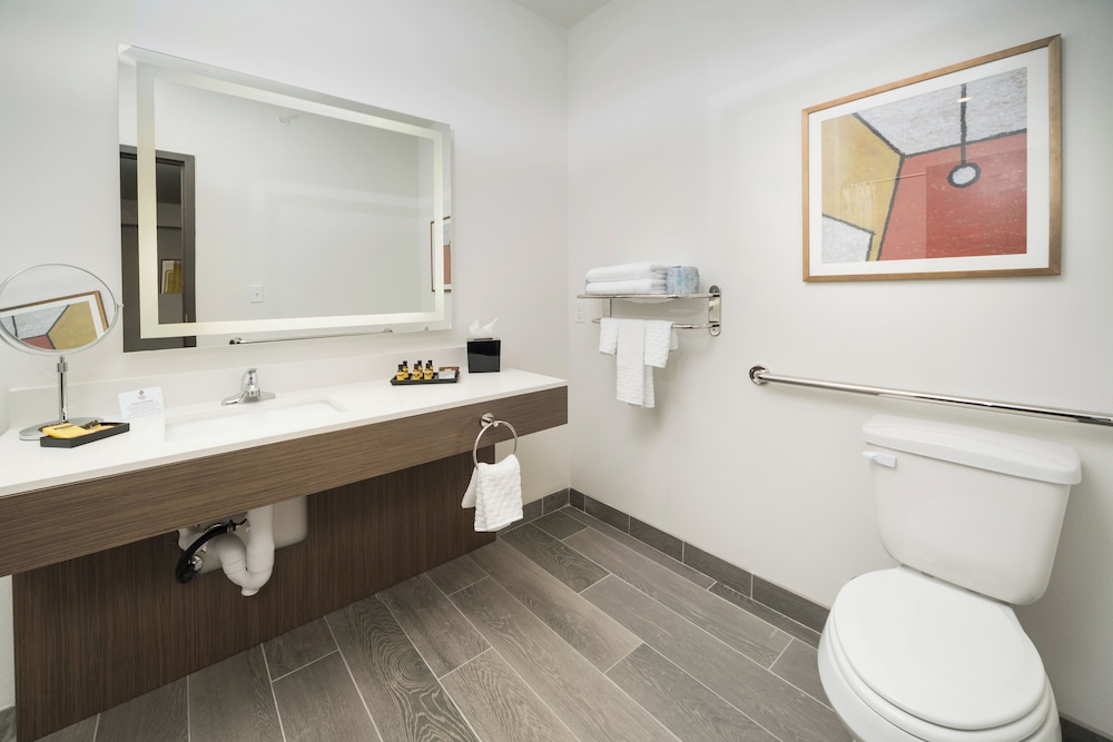 Suite, 2 Queen Beds, Accessible, Kitchen (with Sofabed, Full Kitchen)