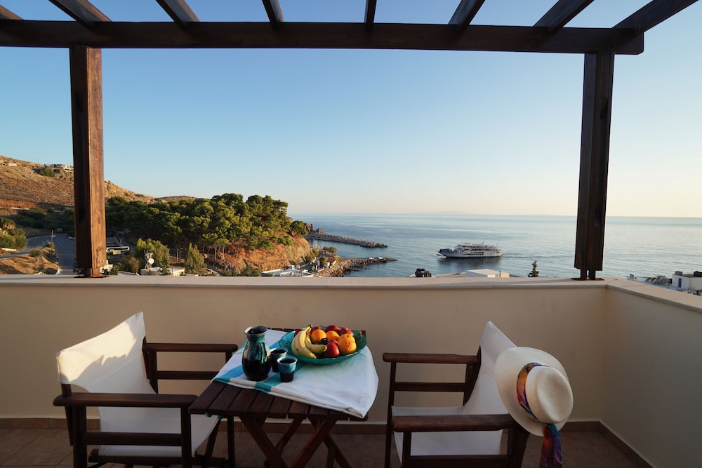 Apartment with Sea View - Photo 4