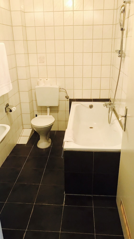 Basic Double Room photo 2