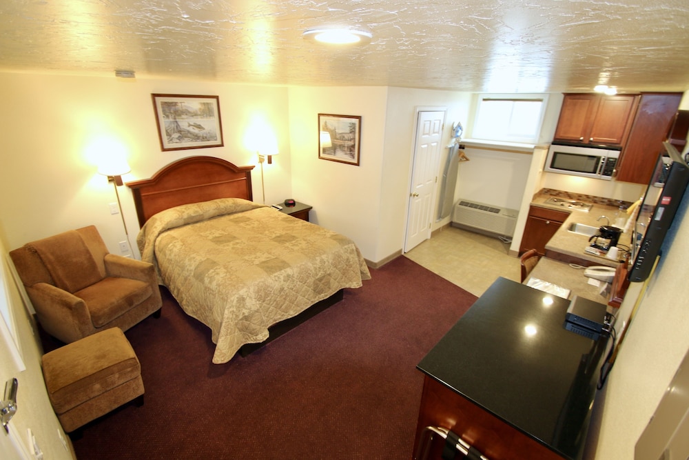 Room, 1 Queen Bed, Kitchenette, No Pets