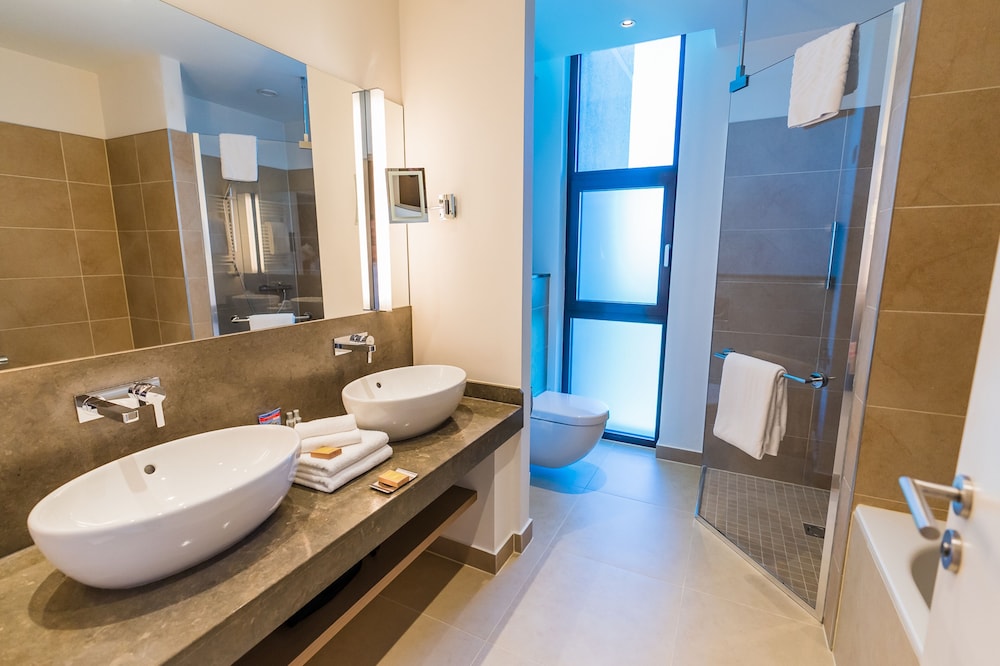 King One Bedroom Suite - Photo 15