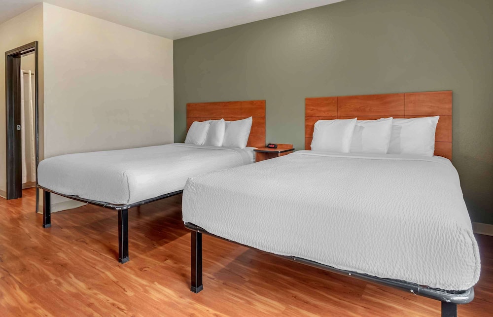 Standard Studio, 2 Queen Beds, Refrigerator & Microwave photo 1