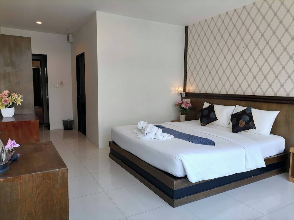 Deluxe Room - Photo 3