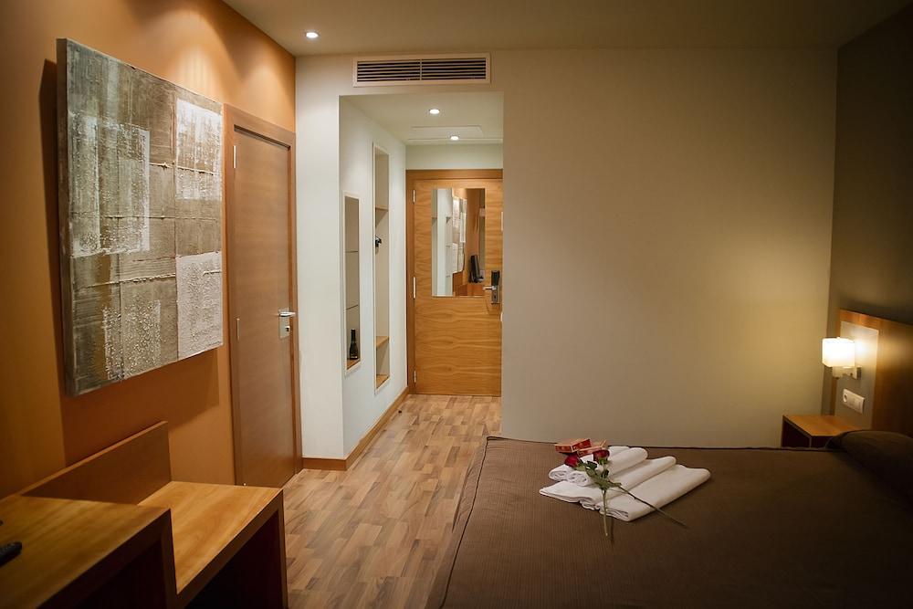 Double Room Single Use - Photo 7