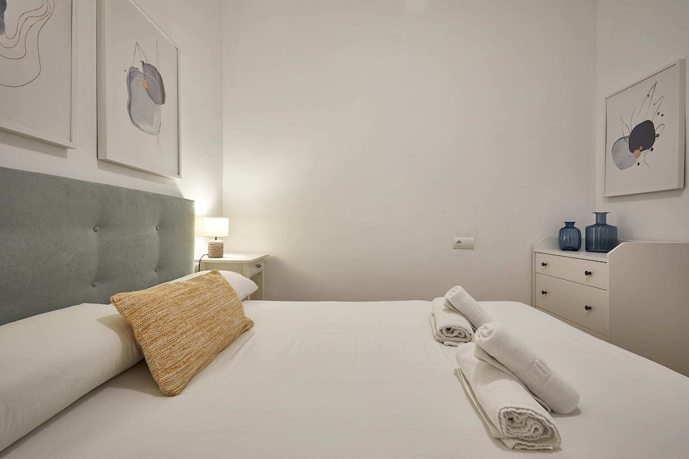 Apartment, 4 Bedrooms, Balcony photo 2