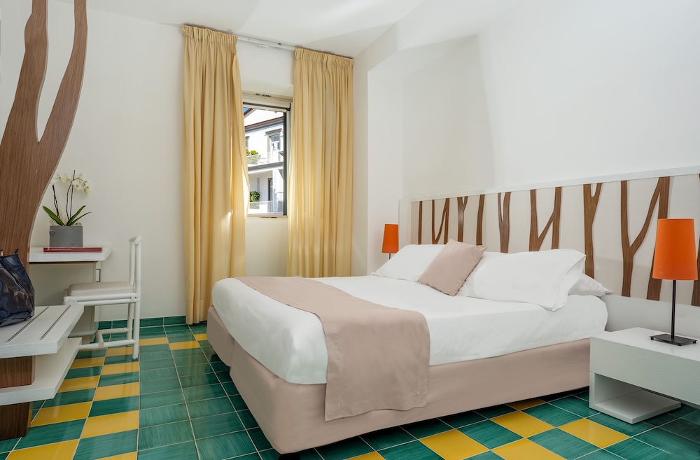 Standard Double Room, 1 Bedroom, Private Bathroom, Ground Floor photo 1