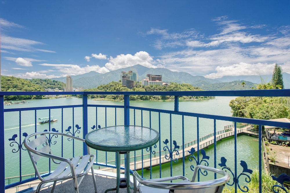 Double Room with Lake View - Photo 13