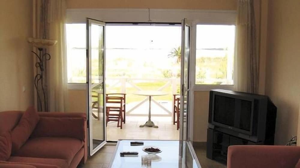 Villa, 2 Bedrooms (Fivos) photo 2