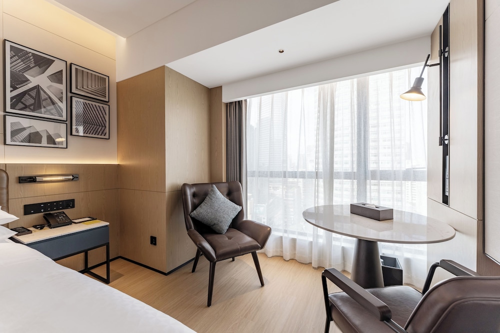 City Room, 1 King Bed, City View photo 2