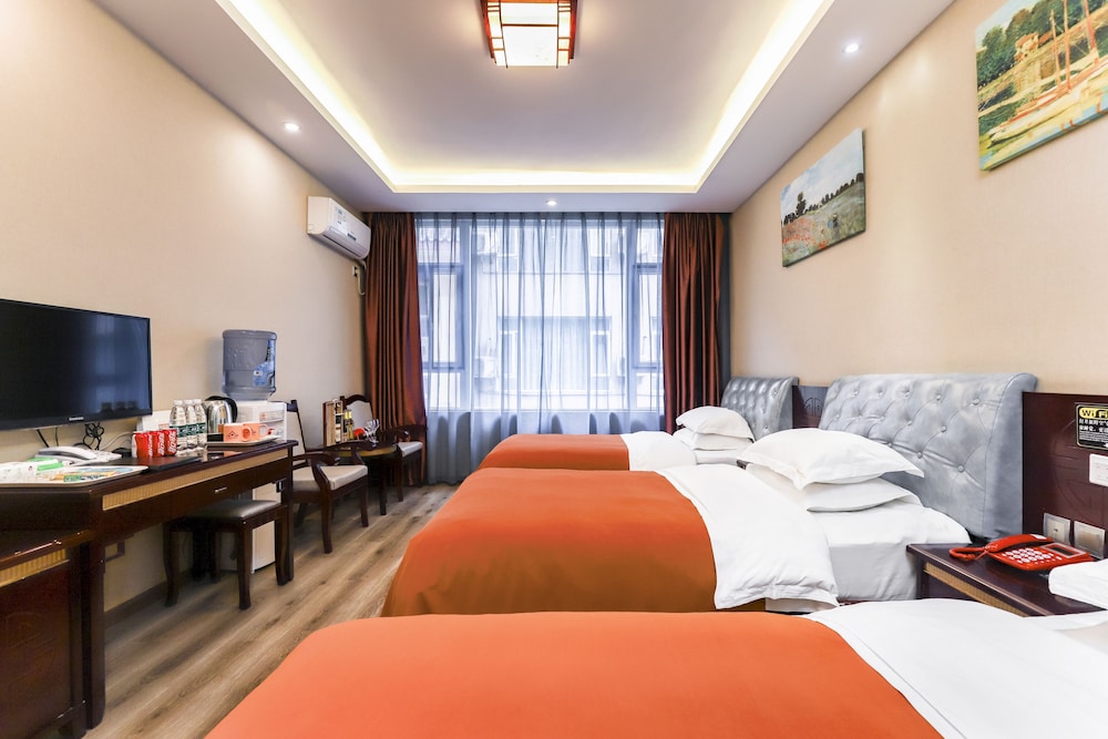 Deluxe Triple Room
