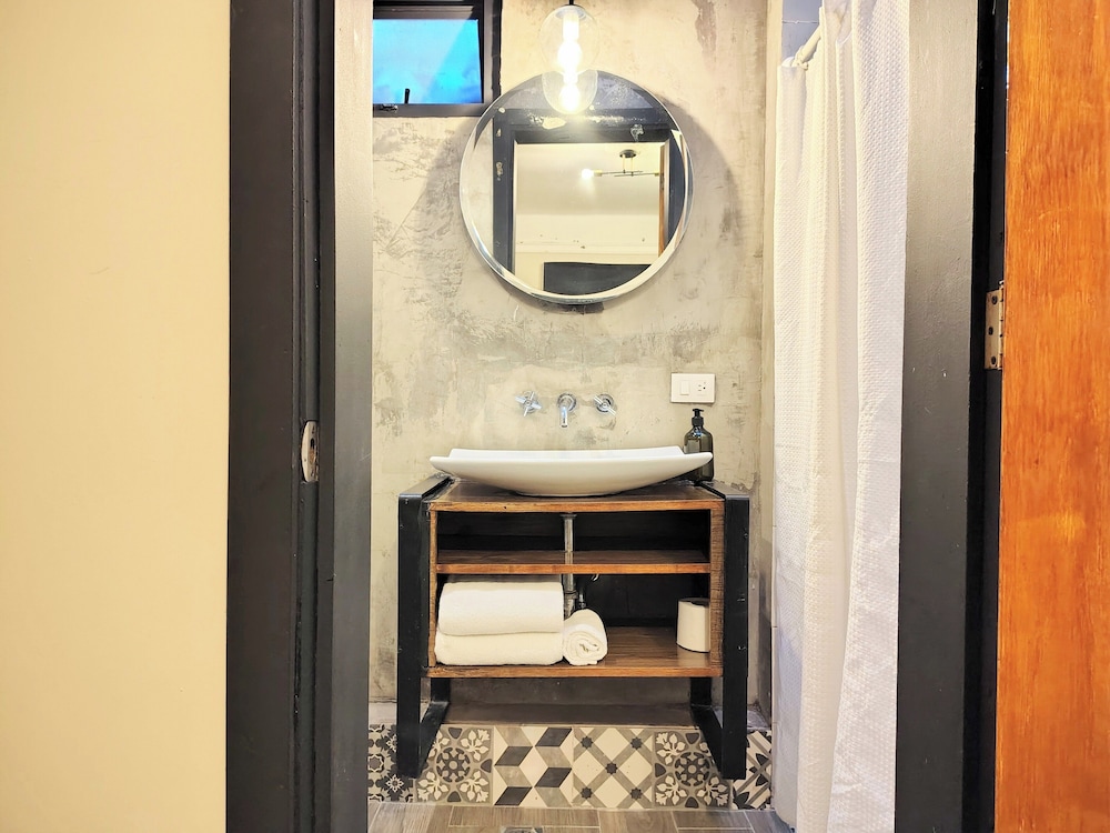 Standard Room, 1 Double Bed, Private Bathroom - Photo 8