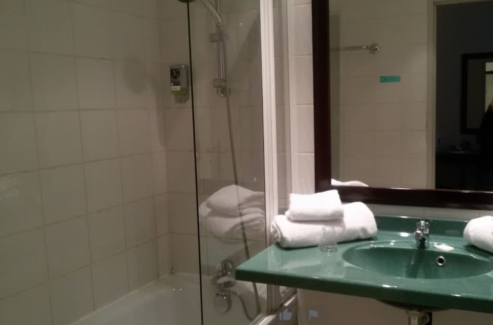 Standard Double Room, 1 Double Bed (Shower) - Photo 3