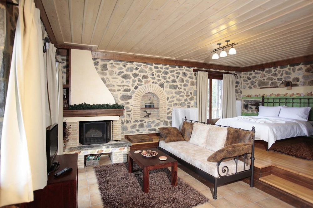 Suite, Fireplace, Mountain View