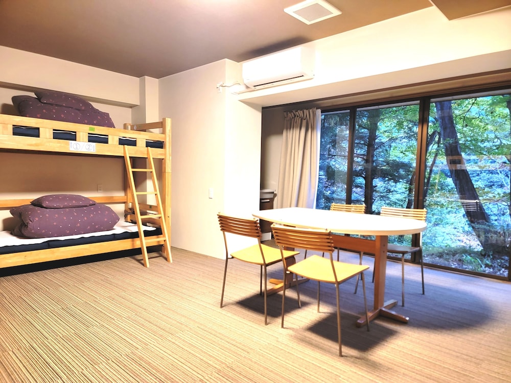 Economy Room, Multiple Beds, Shared Bathroom photo 3