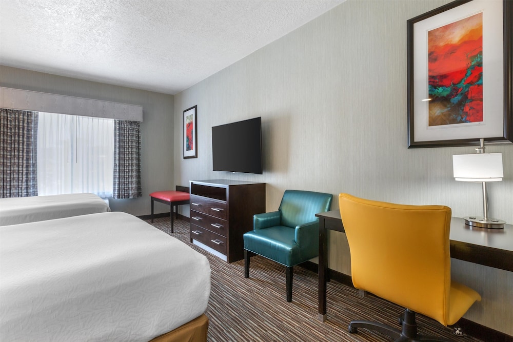 Standard Room, 2 Queen Beds, Non Smoking, Refrigerator & Microwave photo 2