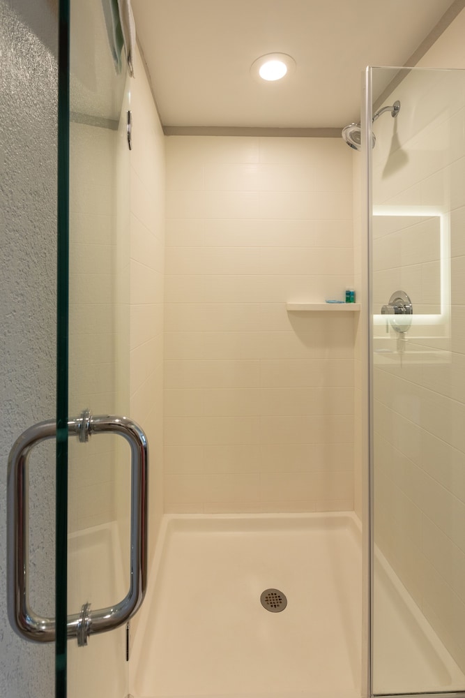 Standard Room, 2 Double Beds (Extra Floor Space) - Photo 8
